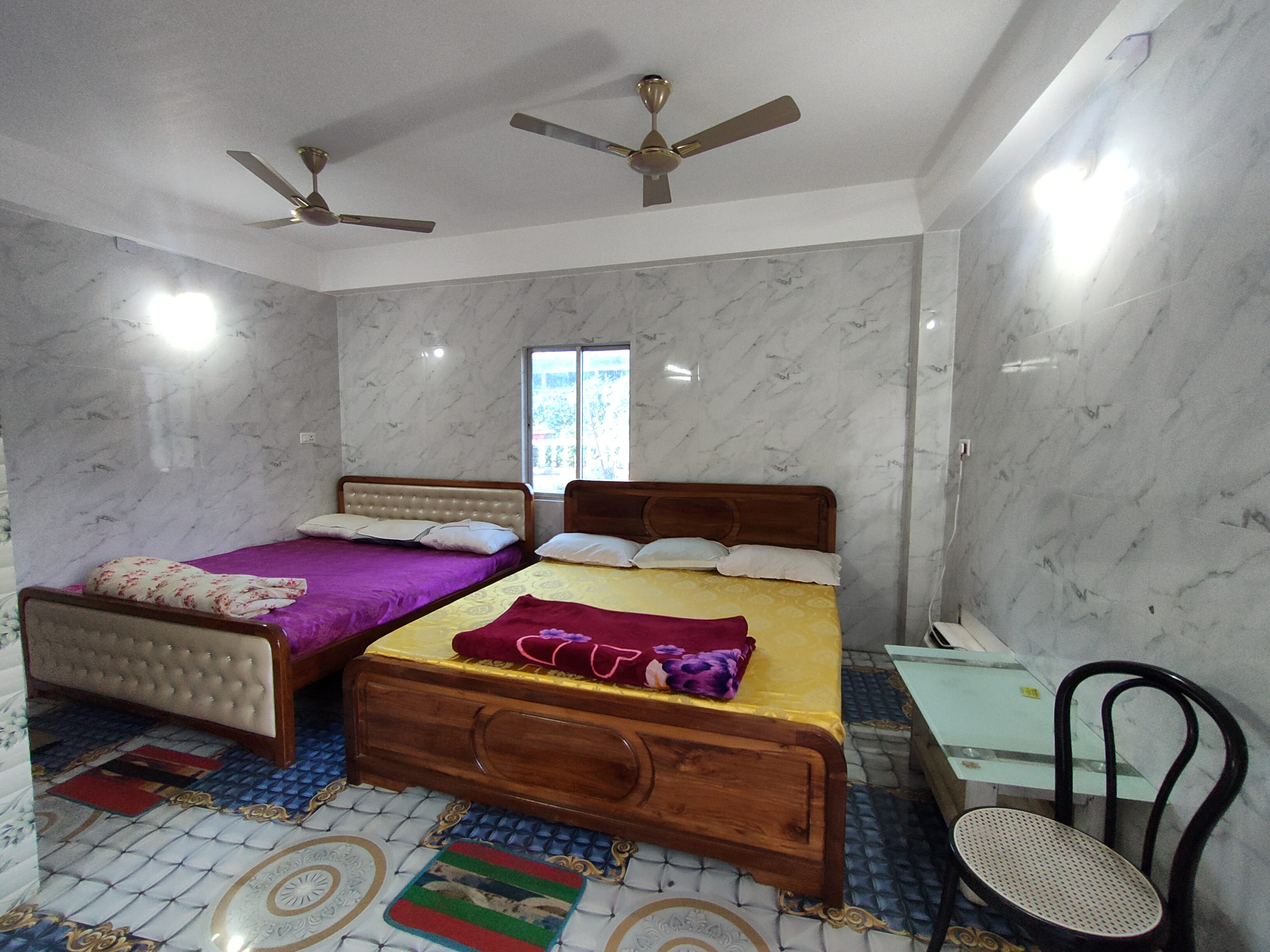 {{booking.room}}